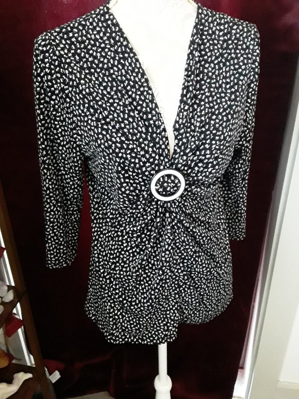 Chaus lovely black and white ruched accent waist top size XL